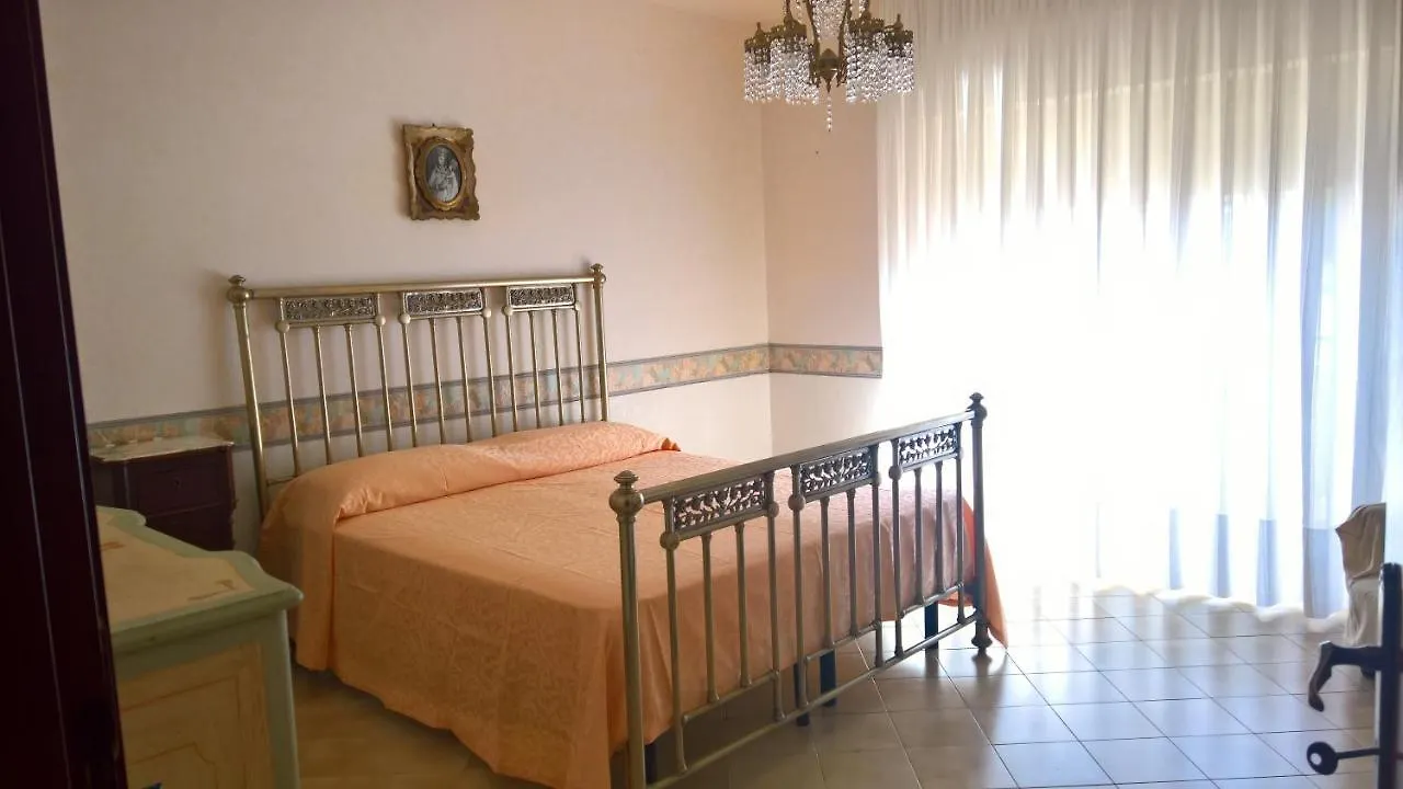 Suite Fronte Spiaggia - 50M Dalla Spiaggia トラーパニ アパート